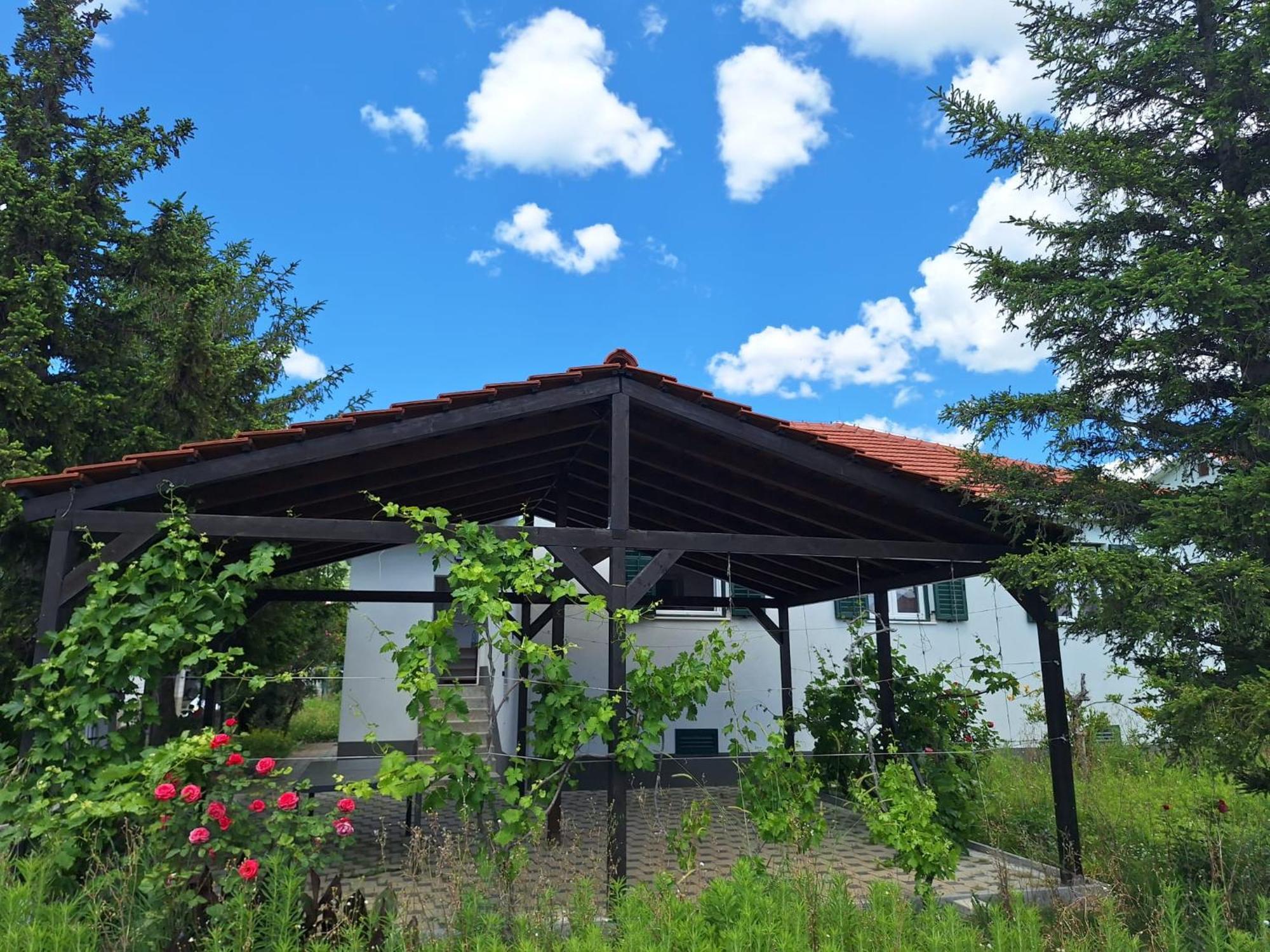 Sailing Forever Bungalow Kastela Exterior photo